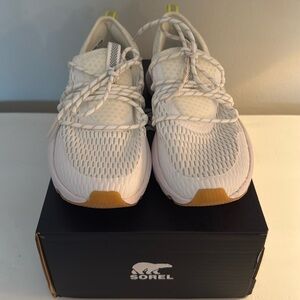White Sorel Sneakers size 7 Kinetic Impact Lace (box included)